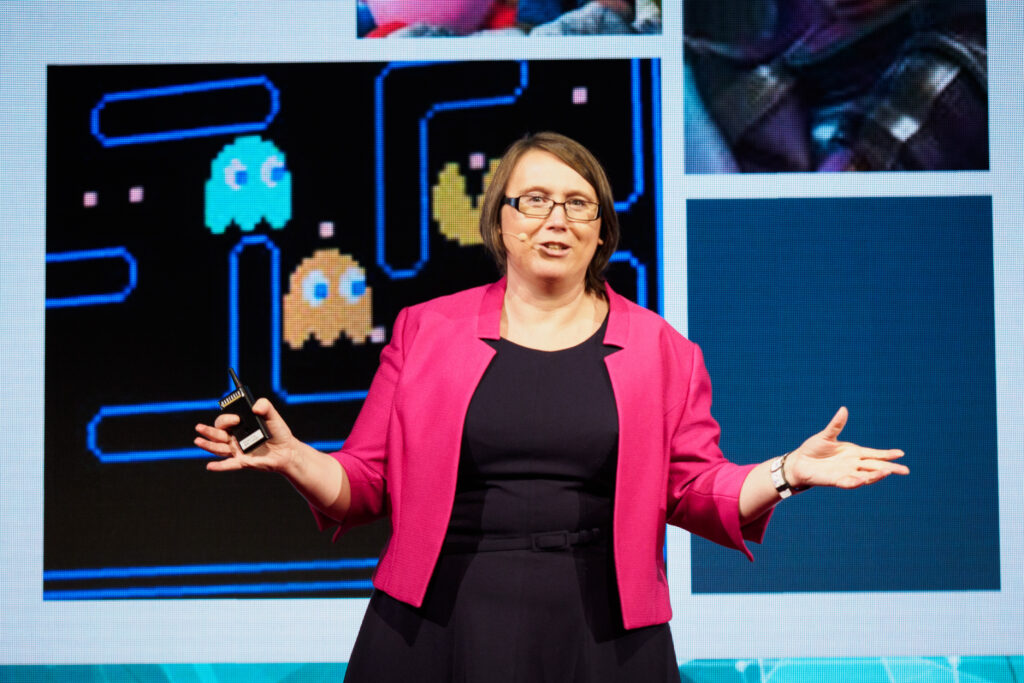 An Coppens speaking at HRIS 2018 in vienna